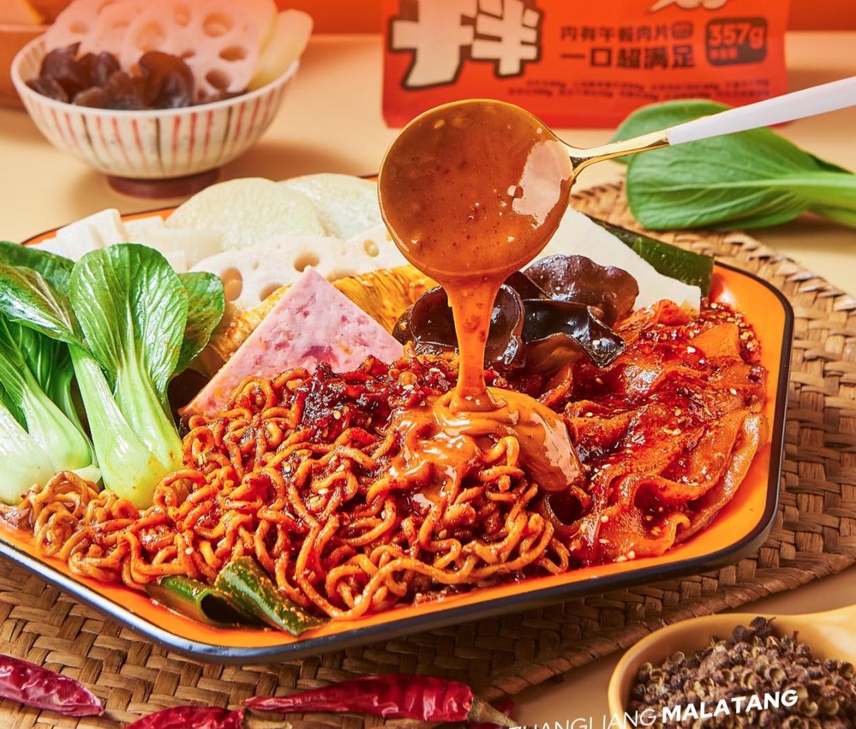 张亮麻辣烫推出自煮新品“麻辣拌”，自由自在的拌法，让味蕾尽情享受！
